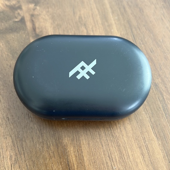 iFrogz Airtime Premier Wireless Earbuds - Picture 2 of 3